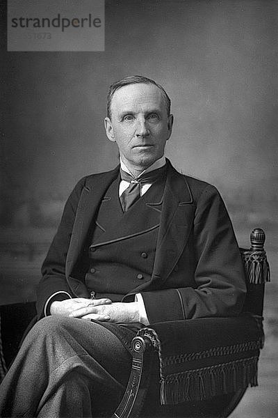John Morley (1838-1923)  1. Viscount Morley of Blackburn  1890.Künstler: W&D Downey