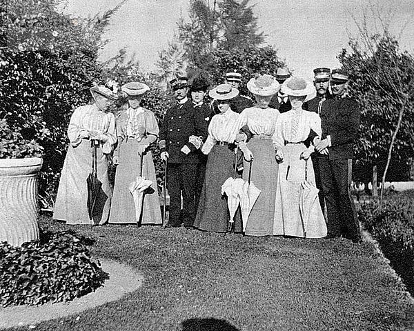 Familiengruppe in Athen  1908.Künstler: Königin Alexandra
