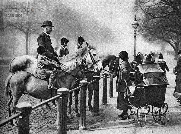 Rotten Row  Hyde Park  London  1926-1927. Künstler: Unbekannt