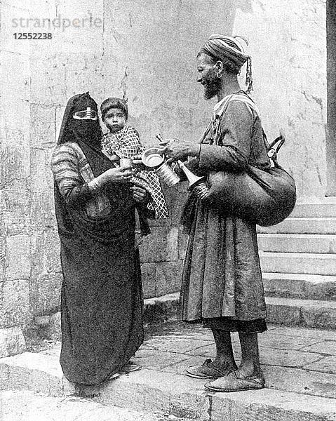 Ein Wasserverkäufer  Kairo  Ägypten  1936  Künstler: Donald McLeish