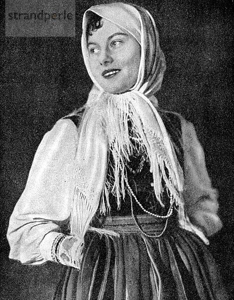 Polnische Frau in traditioneller Kleidung  1936. Künstler: Unbekannt