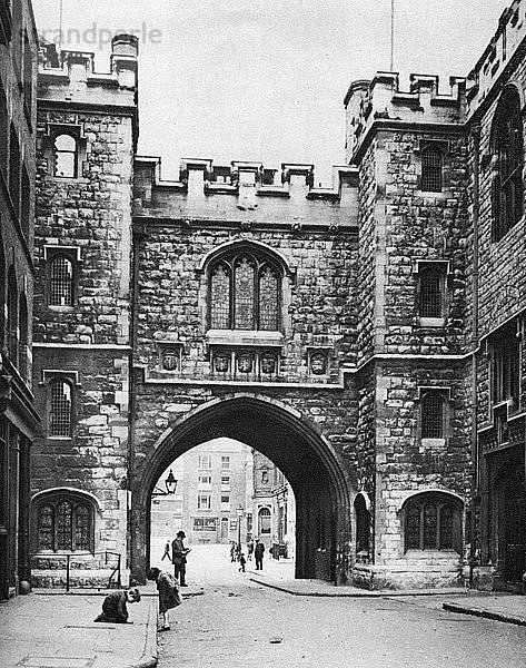 St Johns Gate an einem Sonntag  Clerkenwell  London  1926-1927. Künstler: McLeish