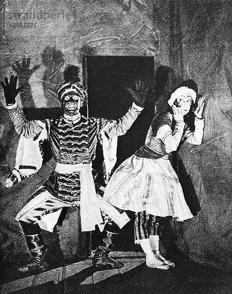 Vaslav Nijinsky  russischer Balletttänzer  in Petruschka  Paris  1912  (1930). Künstler: Unbekannt