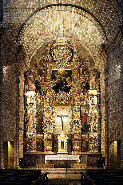 Kircheninnenraum  Alcudia  Mallorca  Spanien.