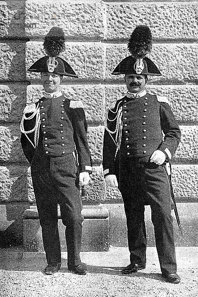 Zwei italienische Polizisten  1922.Künstler: Donald McLeish