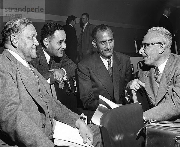 Delegierte der USA und Pakistans bei den Vereinten Nationen  Paris  1950er Jahre. Künstler: Unbekannt