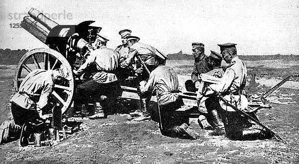 Russische Haubitze beim Übungsfeuer  Erster Weltkrieg  1914. Künstler: Unbekannt