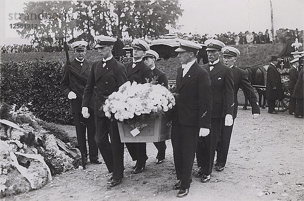 Beerdigung von Hauptmann Liljeberg und Nils Uttergård  Schweden  1932. Künstler: Otto Ohm