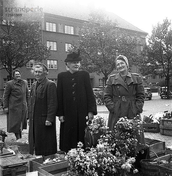 Blumenstand auf dem Markt  Malmö  Schweden  1947. Künstler: Otto Ohm