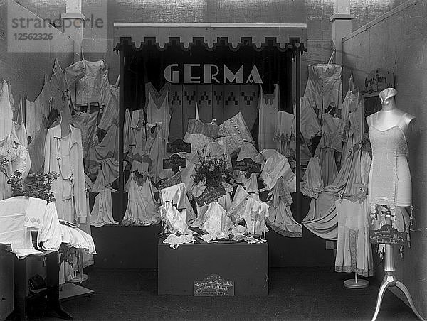 Ausstellung von Dessous von Germa  Landskrona  Schweden  1929. Künstler: Unbekannt