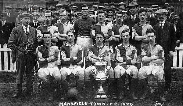 Mannschaftsfoto des Mansfield Town Football Club  1923. Künstler: Ellis