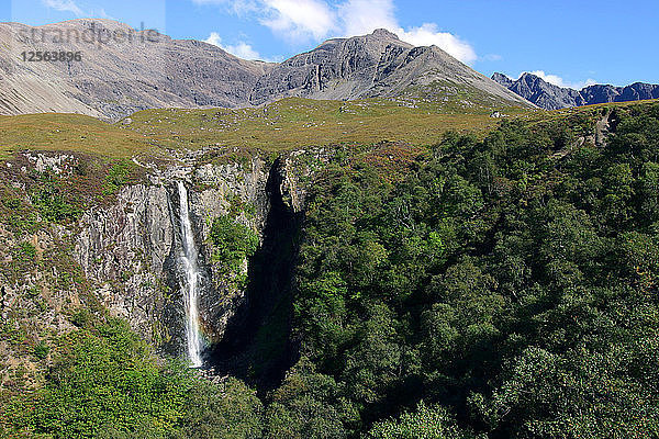 Wasserfall über Glen Brittle  Cuillin Hills  Isle of Skye  Highland  Schottland.