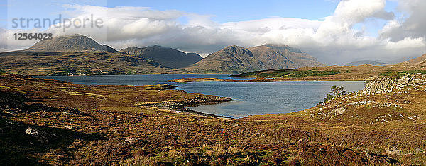 Loch Torridon und die Torridon Hills  Highland  Schottland.