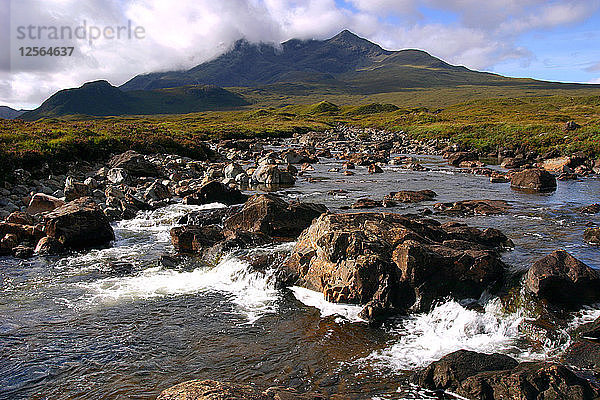 Sgurr nan Gillean und Fluss Sligachan  Skye  Highland  Schottland.