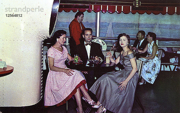 Marine Bar  Whitcomb Sulphur Springs Hotel  St Joseph  Michigan  USA  1955. Künstler: Unbekannt