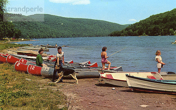 Squantz Pond  Fairfield  Connecticut  USA  1954. Künstler: Unbekannt