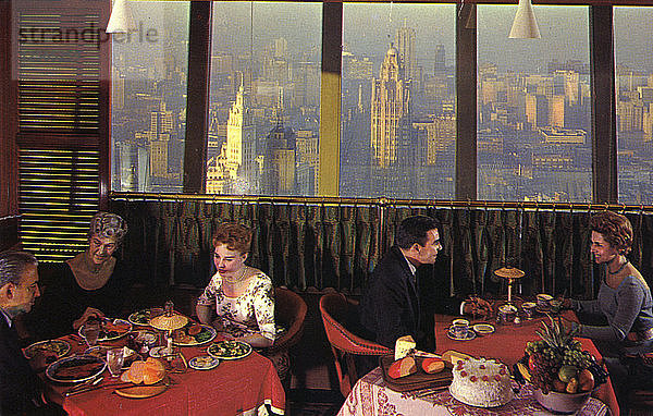 Top of the Rock Restaurant  Prudential Building  Chicago  Illinois  USA  1960. Künstler: Unbekannt