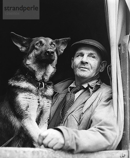 Zigeunermann mit Hund  1960er Jahre.