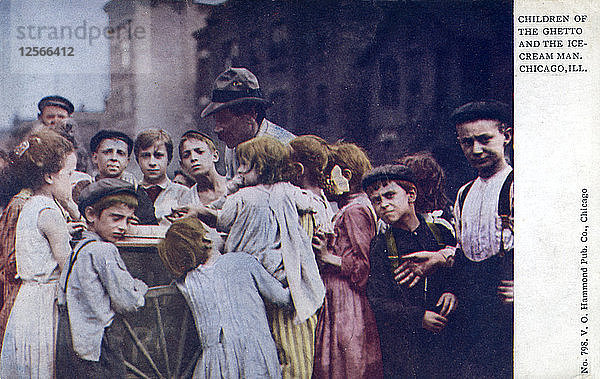 Kinder aus dem Ghetto und ein Eisverkäufer  Chicago  Illinois  1910. Künstler: Unbekannt