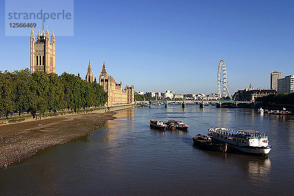 Themse  Houses of Parliament und The London Eye  London.