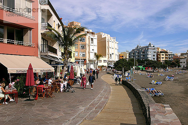 Gaststätte und Strand  El Medano  Teneriffa  2007.