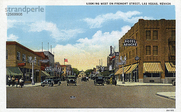 Blick nach Westen auf die Fremont Street  Las Vegas  Nevada  Postkarte  1932. Künstler: Unbekannt
