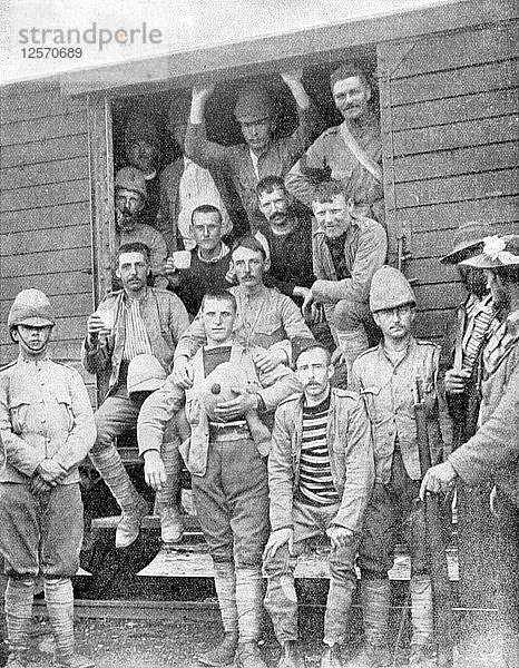 Soldaten der 18. Husaren im Zug nach Pretoria  Südafrika  Burenkrieg  1900. Künstler: Unbekannt