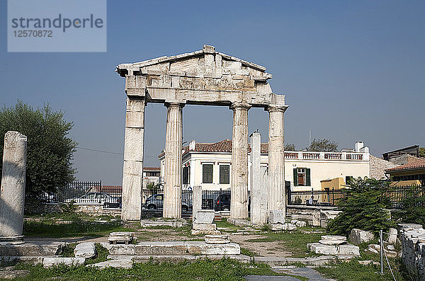 Das Tor der Athena Archegetis auf der römischen Agora in Athen  Griechenland. Künstler: Samuel Magal