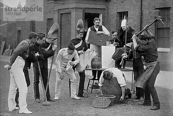 Die extreme Strafe des Kasernengesetzes der Royal Horse Guards  1896. Künstler: Gregory & Co