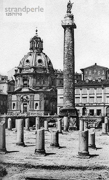 Die Kirche des Allerheiligsten Namen Mariens am Trajansforum  Rom  Italien  um 1930. Künstler: Unbekannt