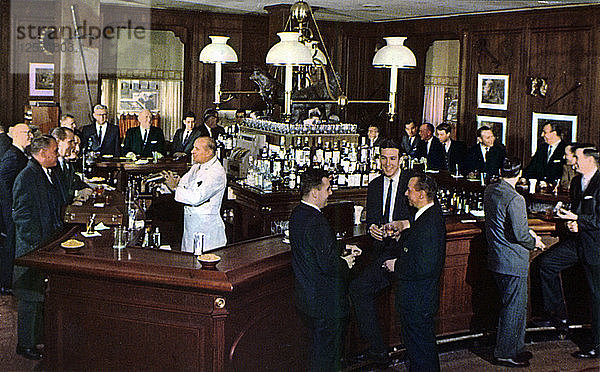 Bull and Bear Restaurant and Pub  New York City  New York  USA  1965. Künstler: Unbekannt