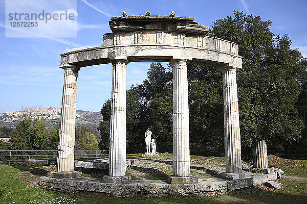 Der Venustempel in der Hadriansvilla  Tivoli  Italien. Künstler: Samuel Magal