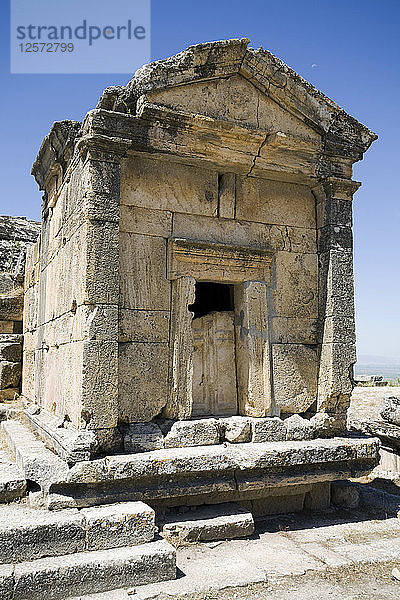 Ein Grabmal in Pamukkale (Hierapolis)  Türkei. Künstler: Samuel Magal