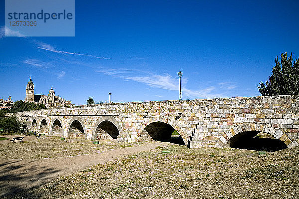 Eine römische Brücke in Salamanca  Spanien  2007. Künstler: Samuel Magal