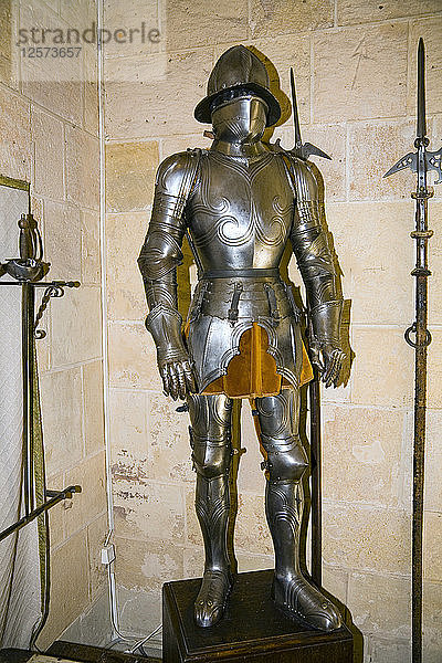 Eine Rüstung im Königlichen Artilleriesaal im Alcazar von Segovia  Segovia  Spanien  2007. Künstler: Samuel Magal