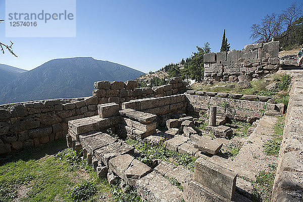 Das Monument der Tarentiner  Delphi  Griechenland. Künstler: Samuel Magal