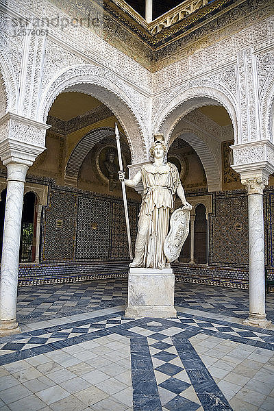 Römisch-klassische Skulptur im Innenhof  Haus des Pilatus  Sevilla  Andalusien  Spanien  2007. Künstler: Samuel Magal