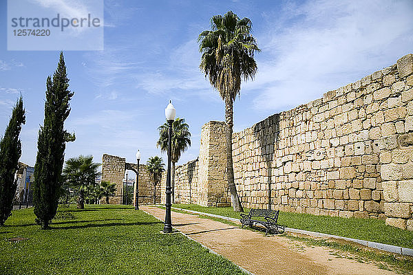 Die Mauern der arabischen Festung (alcazaba) in Merida  Spanien  2007. Künstler: Samuel Magal