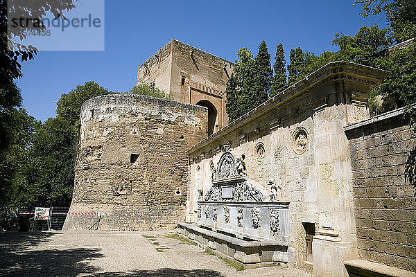 Die Säule von Kaiser Karl V.  Alhambra  Granada  Spanien  2007. Künstler: Samuel Magal