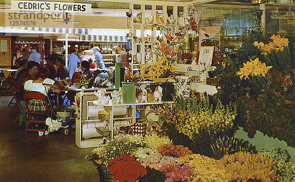 Cedrics Flowers  Verkaufsstand auf dem ursprünglichen Bauernmarkt  Hollywood  Kalifornien  USA  1953. Künstler: Unbekannt