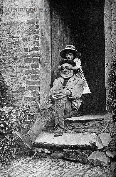 Ein Kind mit seinem Großvater  England  um 1922  Künstler: AW Cutler