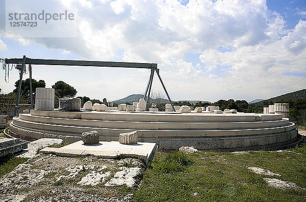Der Tholos in Epidauros  Griechenland. Künstler: Samuel Magal