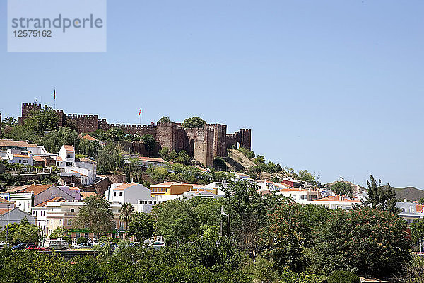 Blick auf die Burg und Panorama über die umliegende Landschaft  Silves  Portugal  2009. Künstler: Samuel Magal