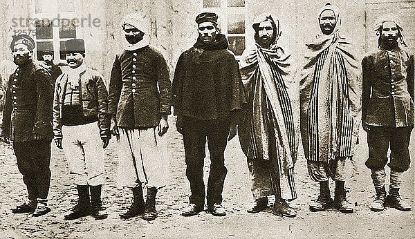 Gefangene französische Kolonialsoldaten in einem deutschen Gefangenenlager  Erster Weltkrieg  ca. 1914-c1918. Künstler: Unbekannt