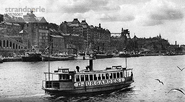 Eine Fähre auf dem Weg zur Insel Djurgarden  Stockholm  Schweden  um 1923. Künstler: Unbekannt