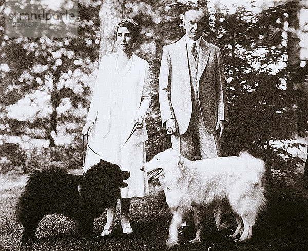 Calvin Coolidge  30. Präsident der Vereinigten Staaten  und seine Frau  1920er oder frühe 1930er Jahre. Künstler: Unbekannt