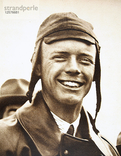 Charles Lindbergh  amerikanischer Flieger  auf dem Flugplatz Le Bourget  Paris  Frankreich  Mai 1927. Künstler: Unbekannt
