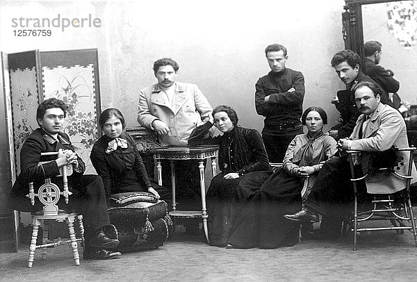 Studenten  Mitglieder einer revolutionären Zelle in St. Petersburg  Russland  1908. Künstler: Anon