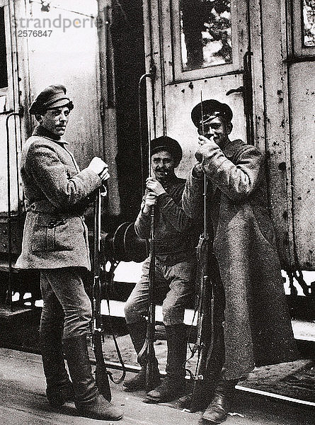 Junge Rotgardisten  Russland  ca. 1917-c1923(?). Künstler: Unbekannt