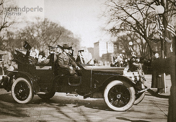 US-Präsident Warren G. Harding auf dem Rückweg von seiner Amtseinführung  Washington DC  USA  4. März 1921. Künstler: Unbekannt